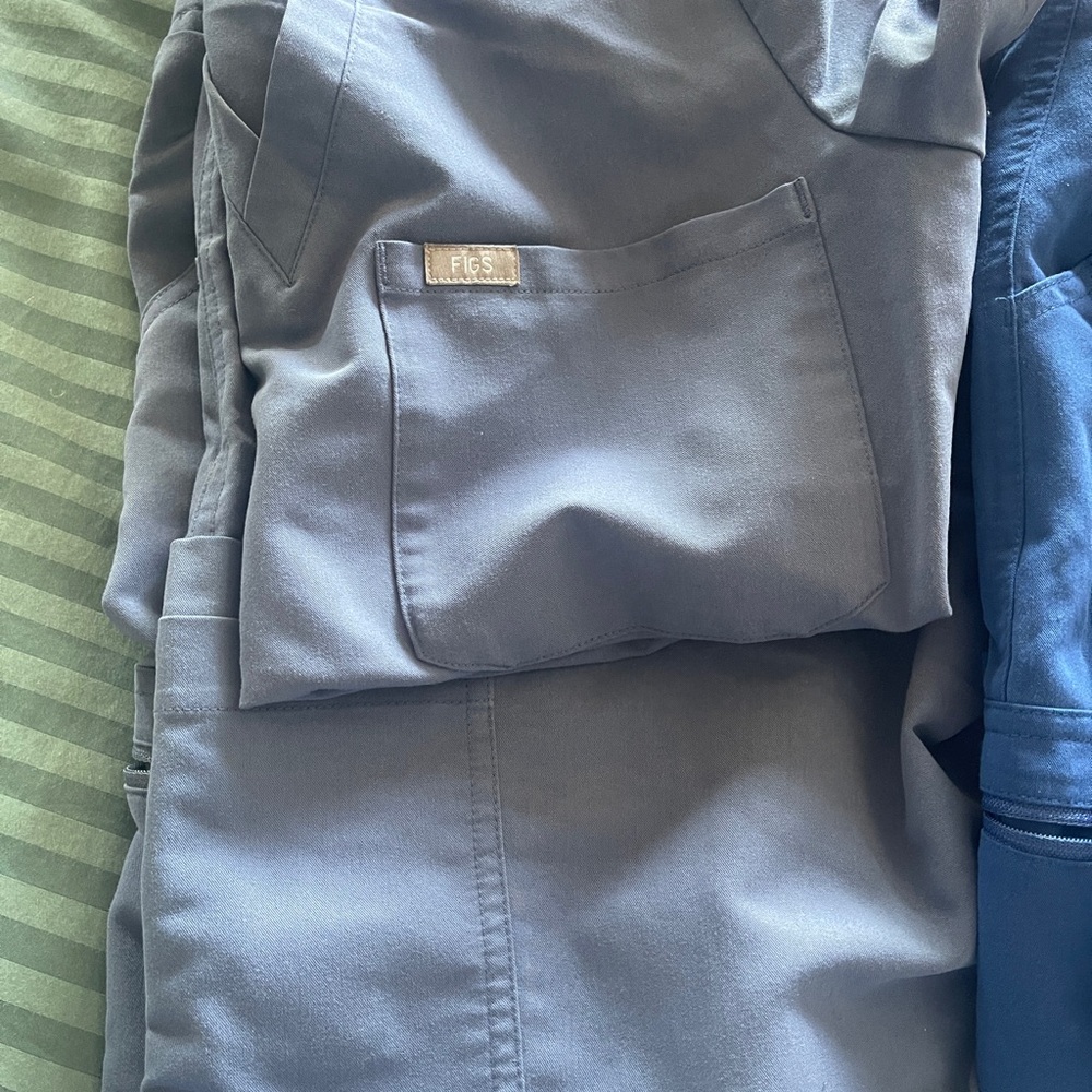 Figs scrubs - Picture 2 of 4